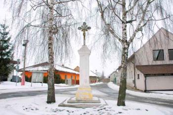 Ukřižování na návsi ( © Aleš Marek 02/2006)