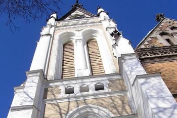 Podhled na hlavní věž kostela. ( © Jan P. Štěpánek 02/2006)