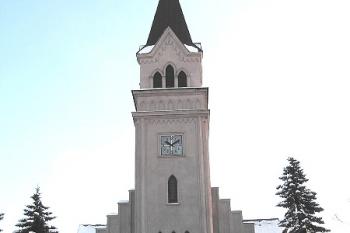 čelní pohled na evangelický kostel Na Nivách ( © Jan P. Štěpánek 02/2006)