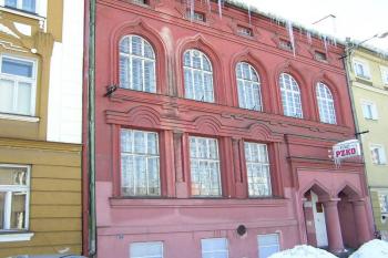 Celkový pohled na budovu bývalé synagogy (© Jan P. Štěpánek 02/2006)