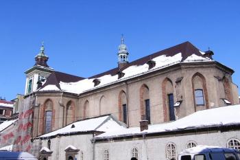 Celkový pohled na kostel od jihovýchodu (© Jan P. Štěpánek 02/2006)