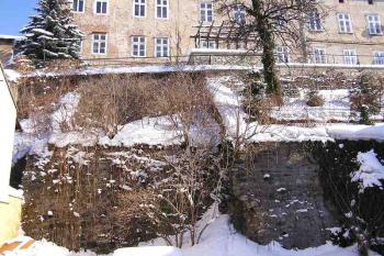 Terasy vzniklé z bývalých městských hradeb ( © Jan P. Štěpánek 02/2006)