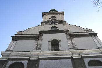Západní průčelí kostela s věží. ( © Jan P. Štěpánek 03/2006)