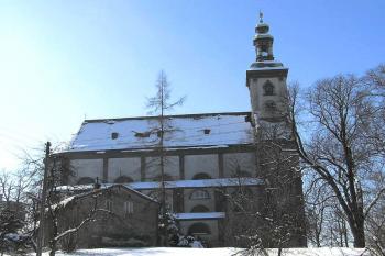 Celkový pohled na kostel od severovýchodu. ( © Jan P. Štěpánek 03/2006)