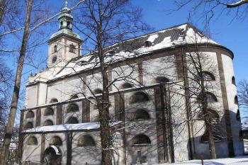 Celkový pohled na monumentální stavbu evangelického kostela. ( © Jan P. Štěpánek 03/2006)