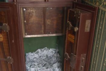 Banka (© Veronika Vaňková, 08/2008)