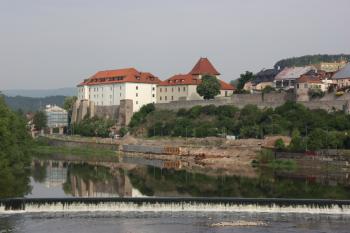 Hrad ze silničního mostu přes Ohři ( © Ivan Grisa 05/2011)