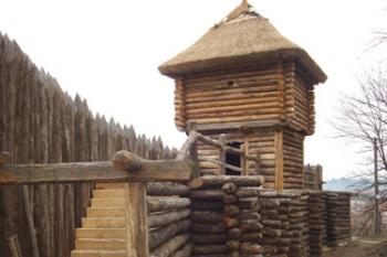 Ukázka opevnění se strážní věží jako rozhlednou. ( © Oldřich Petrášek  01/2008)