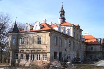 Pohled na zámek, kde začaly rekonstrukční práce ( © Pavel Vítek 03/2006)