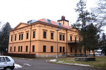 Zámek z jihovýchodní strany ( © Pavel Vítek 02/2006)