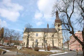Pohled na kostel od muzea Bedřicha Hrozného ( © Aleš Marek 03/2006)