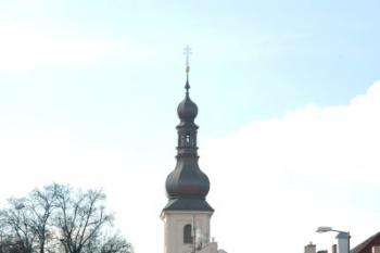 Pohled od náměstí ( © Aleš Marek 03/2006)