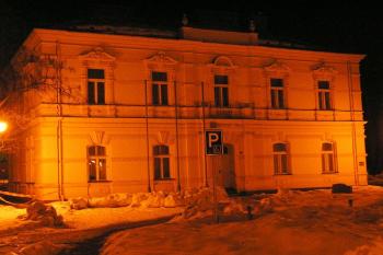 Noční pohled na frýdlantskou radnici ( © Jan P. Štěpánek 03/2006)