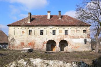 Jihovýchodní průčelí (© Otto Slabý, 02/2011)