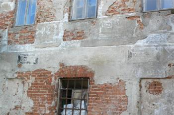 zbytky renesančních sgrafit ve východní části severozápadní fasády (© Otto Slabý, 02/2011)