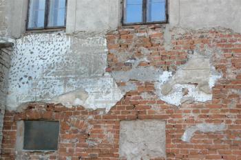 zbytky renesančních sgrafit v západní části severozápadní fasády (© Otto Slabý, 02/2011)