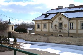 Východní, barokní, část zámku ( © Pavel Vítek 03/2006)