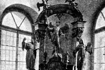 interiér zámecké kaple na počátku 20. století (© Antonín Podlaha: Posvátná místa království Českého; Díl 2., Vikariáty: Berounský, Bystřický a Plzeňský, Dědictví sv. Jana Nepomuckého, Praha 1908)
