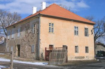 Pohled na zámek od severozápadu ( © Pavel Vítek 03/2006)
