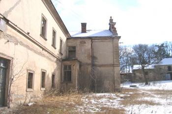 Pohled na zámek od hospodářského dvora ( © Pavel Vítek 03/2006)