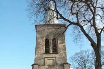 Kostel z čela ( © Aleš Marek 03/2006)