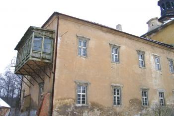 Barokní křídlo zámku s balkonem ( © Pavel Vítek 03/2006)