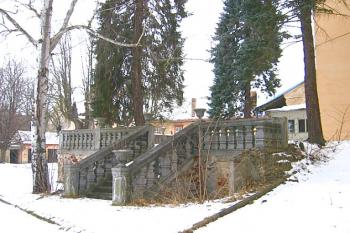 Schodiště na západní straně zámku ( © Pavel Vítek 03/2006)