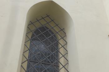 Gotické okno v presbytáři (© Johannes Cladis, 05/2018)