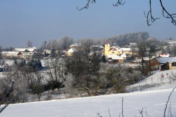 kostel sv. Anny a Zdebuzeves ( © Jiří Čížek 01/2009)