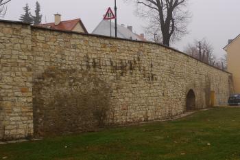 jižní vnější hradba (© Karel Husák, 11/2012)