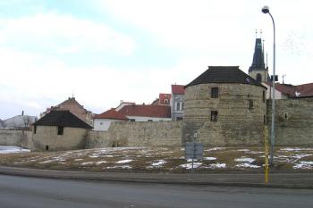Městské hradby ( © Pavel Vítek 03/2006)