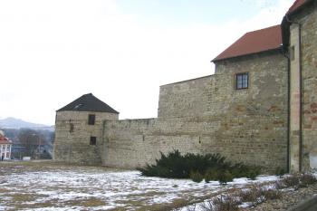 Městské hradby ( © Pavel Vítek 03/2006)