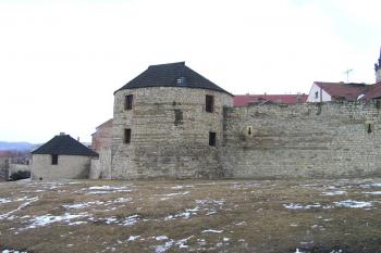 Městské hradby ( © Pavel Vítek 03/2006)