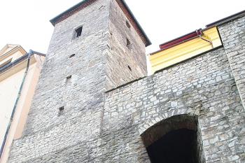 Vodní věž a Katovská fortna nad břehem Ohře (© Ivan Grisa, 09/2008)