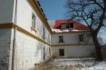 Zadní nádvoří ( © Aleš Marek 03/2006)