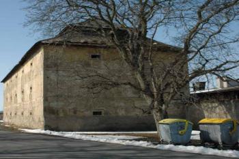 Hospodářská budova ( © Aleš Marek 03/2006)