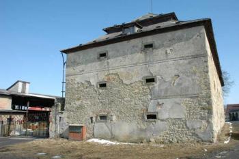 Čelní strana sýpky ( © Aleš Marek 03/2006)