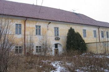 Pohled na zámek z bývalého parku ( © Pavel Vítek 03/2006)