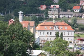 Starý zámek a část pivovaru z věže nového zámku ( © Ivan Grisa 07/2011)