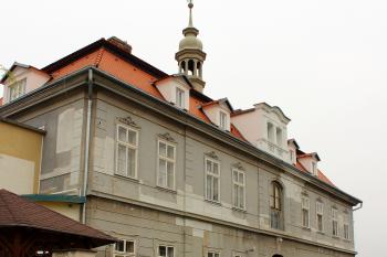 zámek od JZ (© Dita Kacerovská, 04/2014)