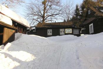 Turistická útulna a hospoda U Veličků. ( © Jan P. Štěpánek 03/2006)
