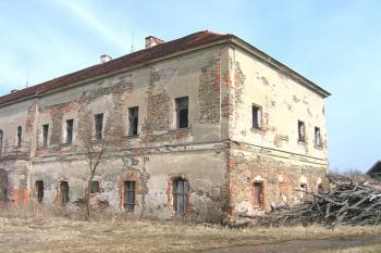 Pohled od jihozápadu ( © Pavel Vítek 03/2006)