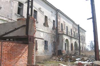 Bývalé průčelí zámku ( © Pavel Vítek 03/2006)