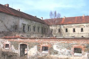 Pohled na nádvoří zámku ( © Pavel Vítek 03/2006)