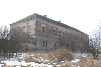 Pohled od severovýchodu ( © Pavel Vítek 03/2006)