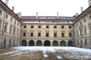 Nádvoří zámku ( © Pavel Vítek 03/2006)