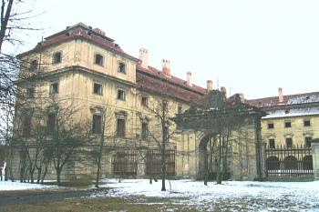 Východní křídlo zámku ( © Pavel Vítek 03/2006)