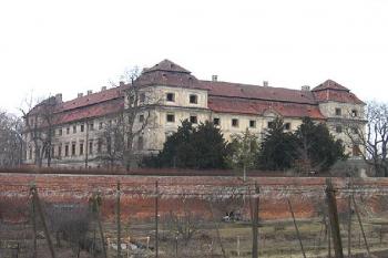 Zámek od řeky Ohře ( © Pavel Vítek 03/2006)