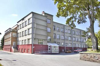 Novostavba z 30. let 20. stol. ( © Luděk Pitter 10/2006)
