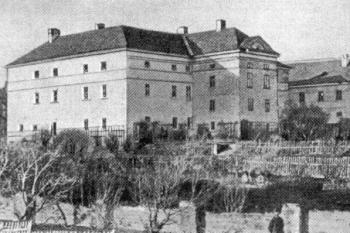 Spálovský zámek před rokem 1876 ( © Šlechtická sídla na Novojičínsku (J. Tichánek a Z. Šerý, Butterfly, Opava  2003))